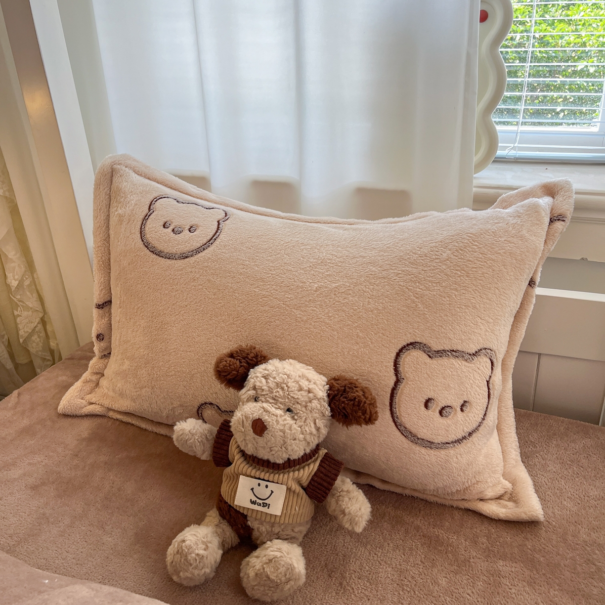 91家纺网 家纺一手货源 找家纺 川悦生活 2025新款立体雪花绒印花四件套学生床系列二场景二 曲奇小熊