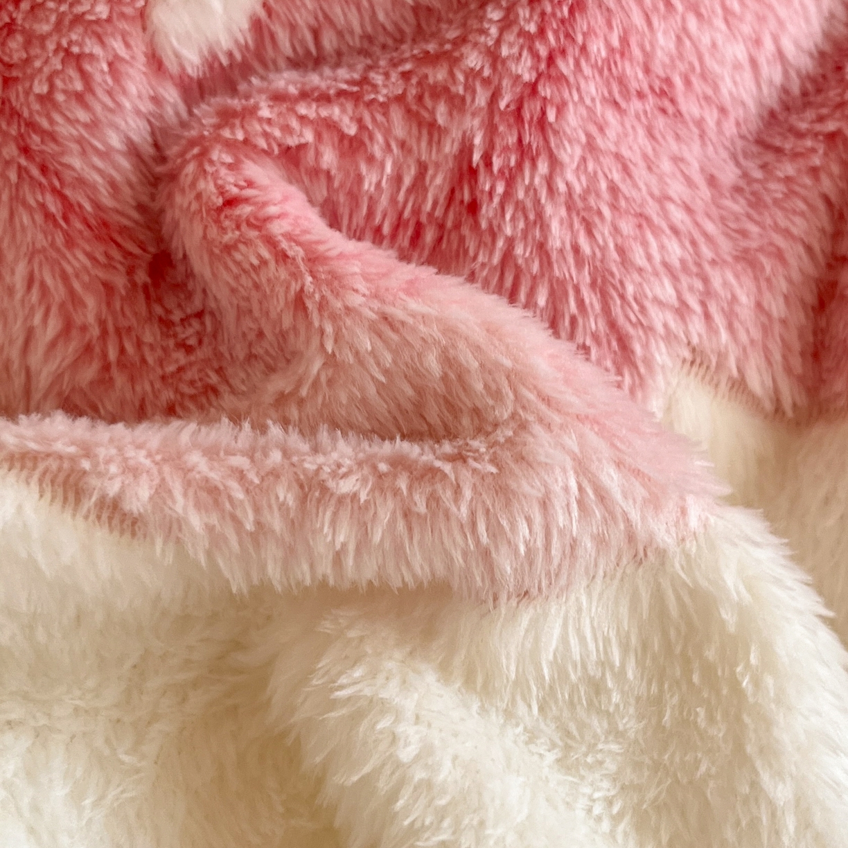 91家纺网 家纺一手货源 找家纺 川悦生活 2025新款立体雪花绒印花四件套学生床系列二场景二 半眠小兔