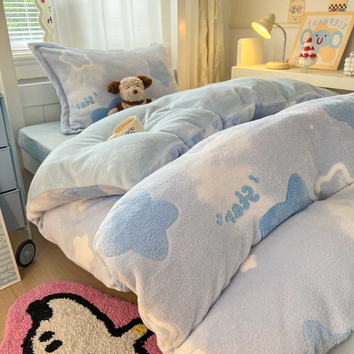 91家纺网 家纺一手货源 找家纺 川悦生活 2025新款立体雪花绒印花四件套学生床系列二场景二 叮咚星星