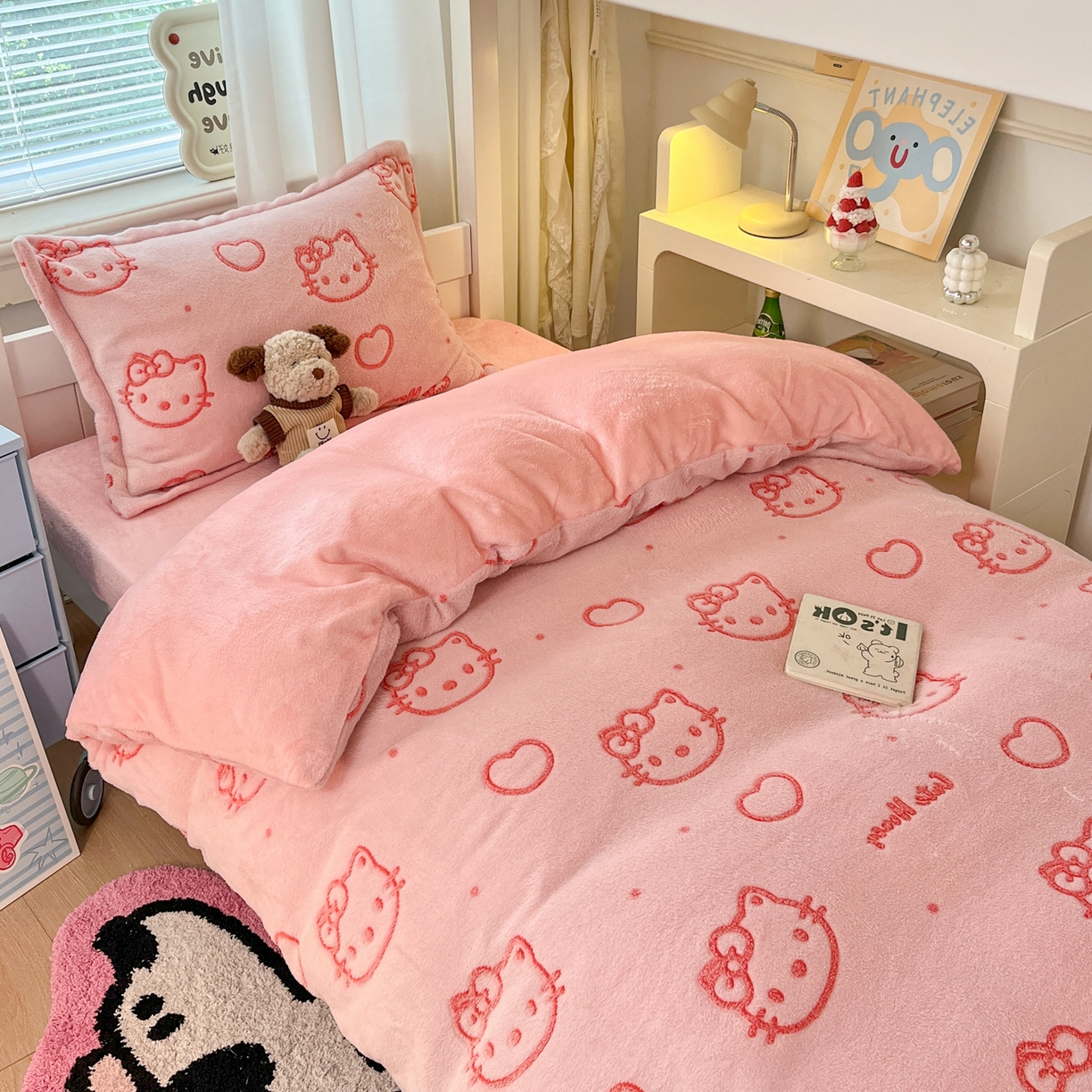 91家纺网 家纺一手货源 找家纺 川悦生活 2025新款立体雪花绒印花四件套学生床系列二场景二 爱心喵喵