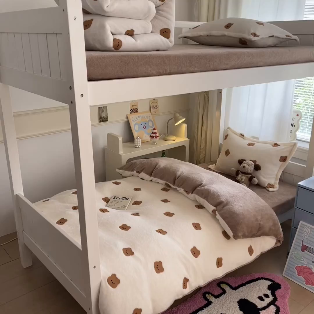 91家纺网 家纺一手货源 找家纺 川悦生活 2025新款立体雪花绒印花四件套学生床系列二场景二 豆奶小熊