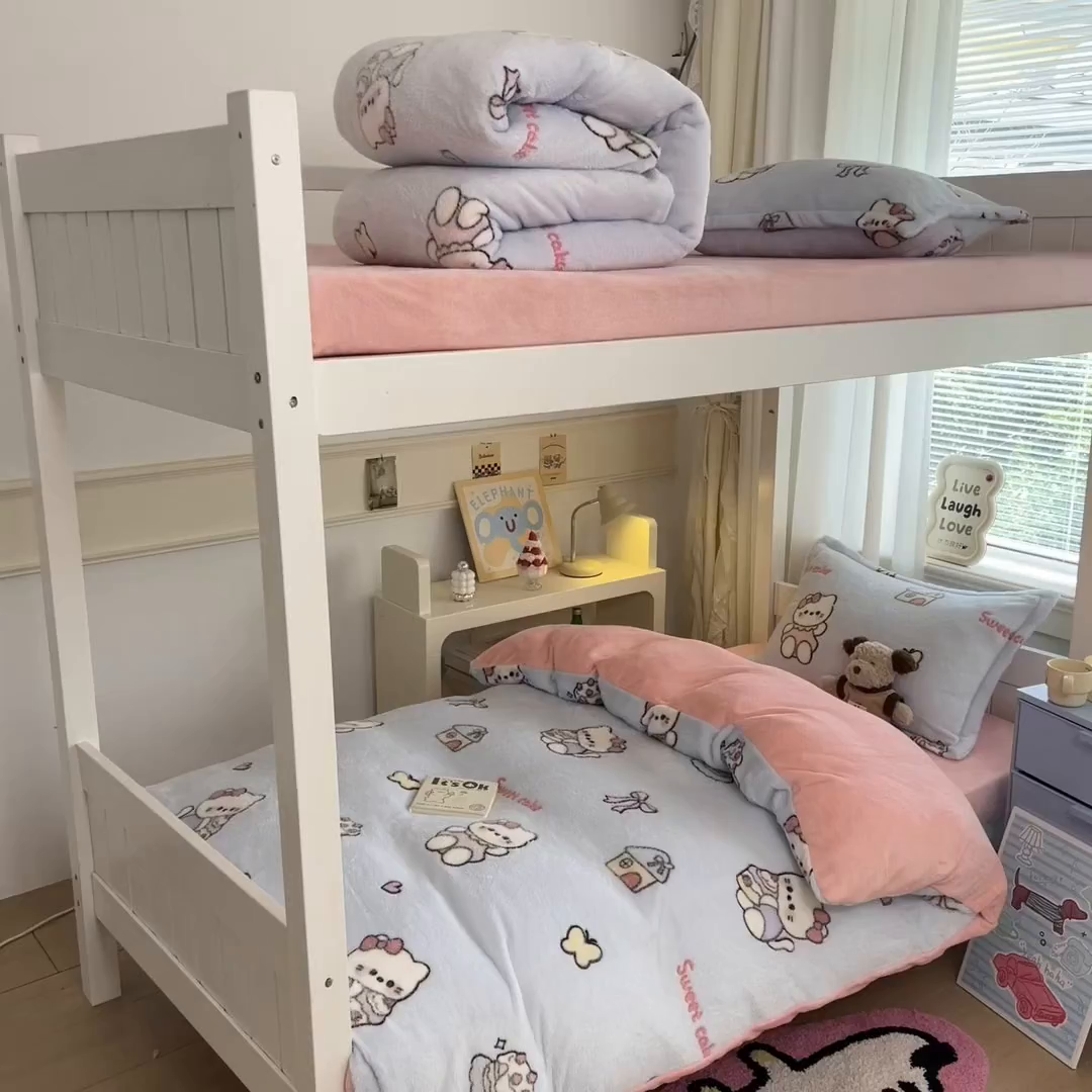 91家纺网 家纺一手货源 找家纺 川悦生活 2025新款立体雪花绒印花四件套学生床系列二场景二 幸运小咪