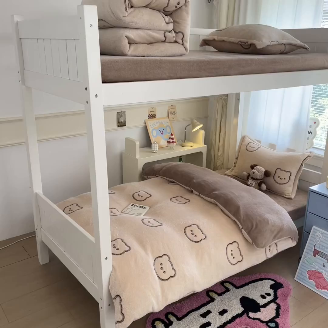 91家纺网 家纺一手货源 找家纺 川悦生活 2025新款立体雪花绒印花四件套学生床系列二场景二 曲奇小熊