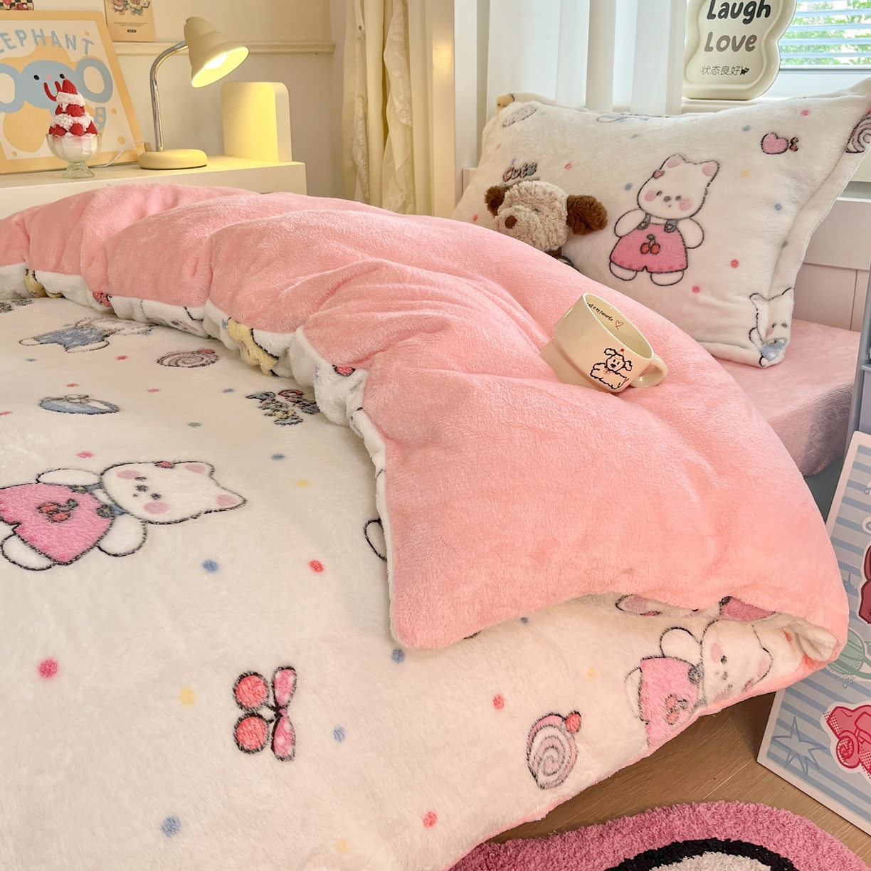 91家纺网 家纺一手货源 找家纺 川悦生活 2025新款立体雪花绒印花四件套学生床系列二场景二 派对西高地