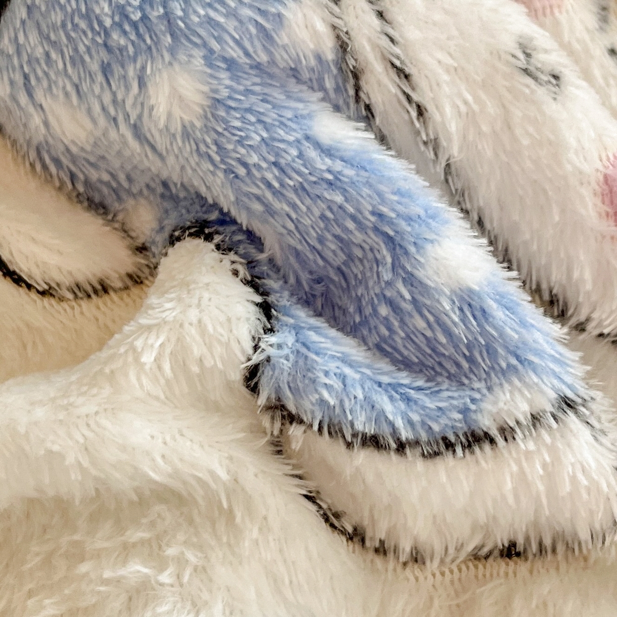 91家纺网 家纺一手货源 找家纺 川悦生活 2025新款立体雪花绒印花四件套学生床系列二场景二 派对西高地