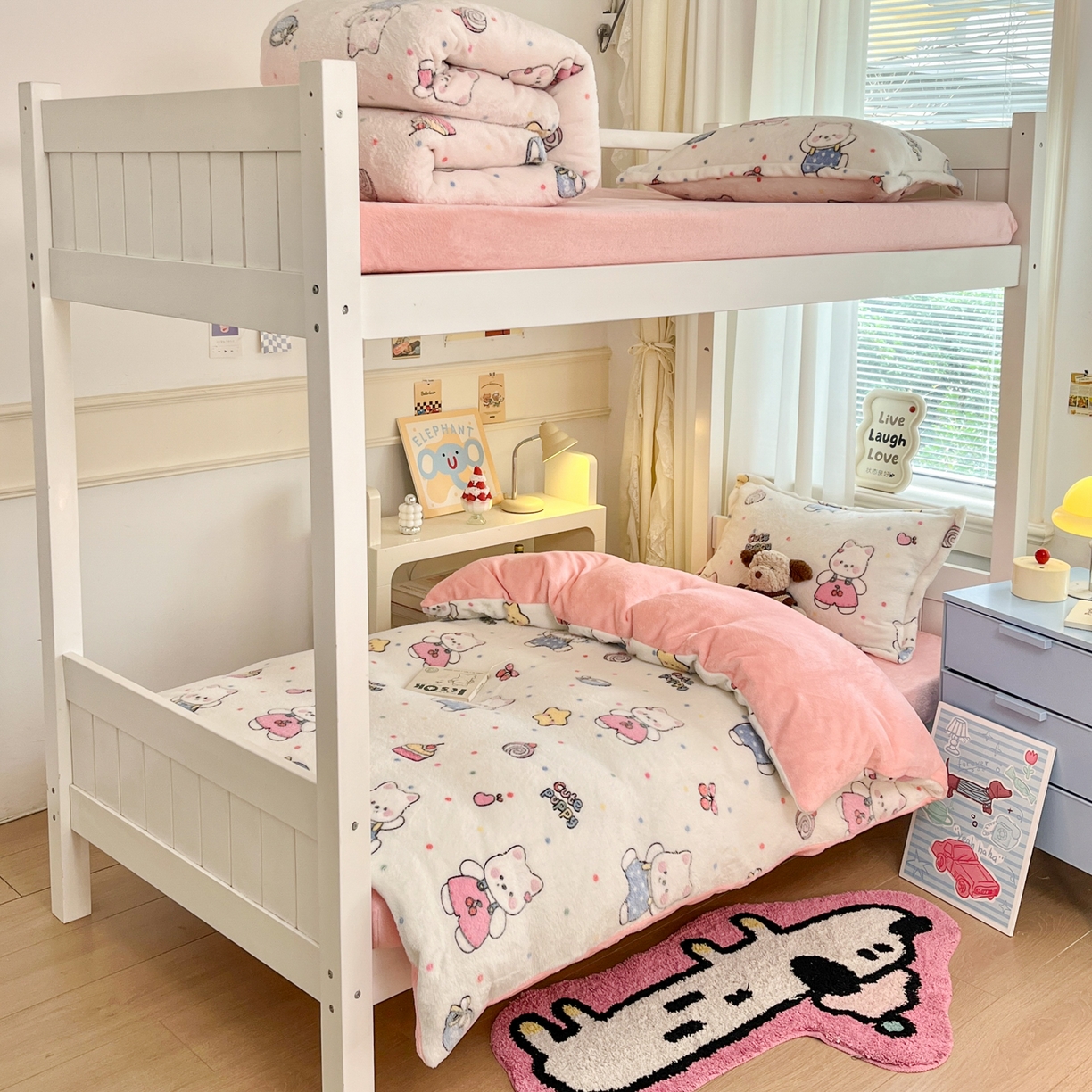 91家纺网 家纺一手货源 找家纺 川悦生活 2025新款立体雪花绒印花四件套学生床系列二场景二 派对西高地