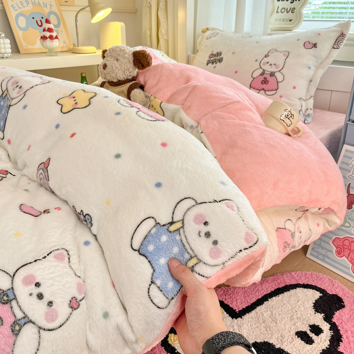 91家纺网 家纺一手货源 找家纺 川悦生活 2025新款立体雪花绒印花四件套学生床系列二场景二 派对西高地