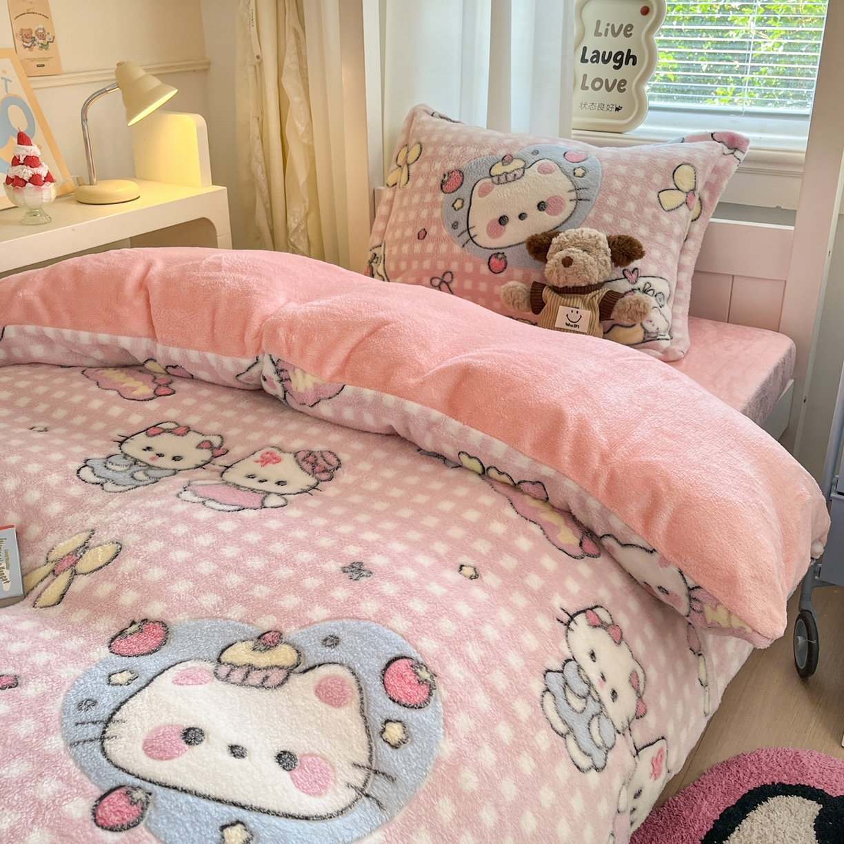91家纺网 家纺一手货源 找家纺 川悦生活 2025新款立体雪花绒印花四件套学生床系列二场景二 开心小喵