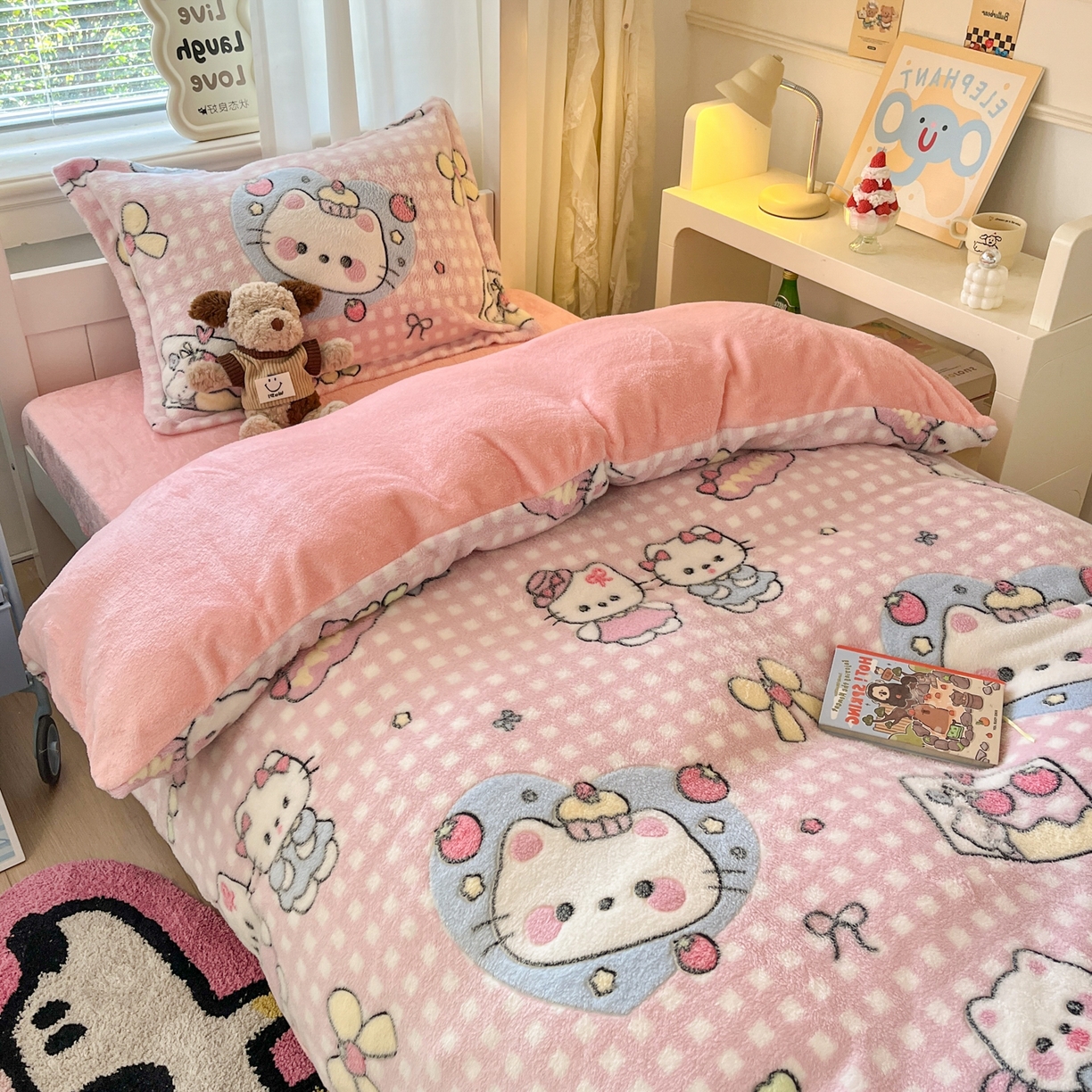 91家纺网 家纺一手货源 找家纺 川悦生活 2025新款立体雪花绒印花四件套学生床系列二场景二 开心小喵