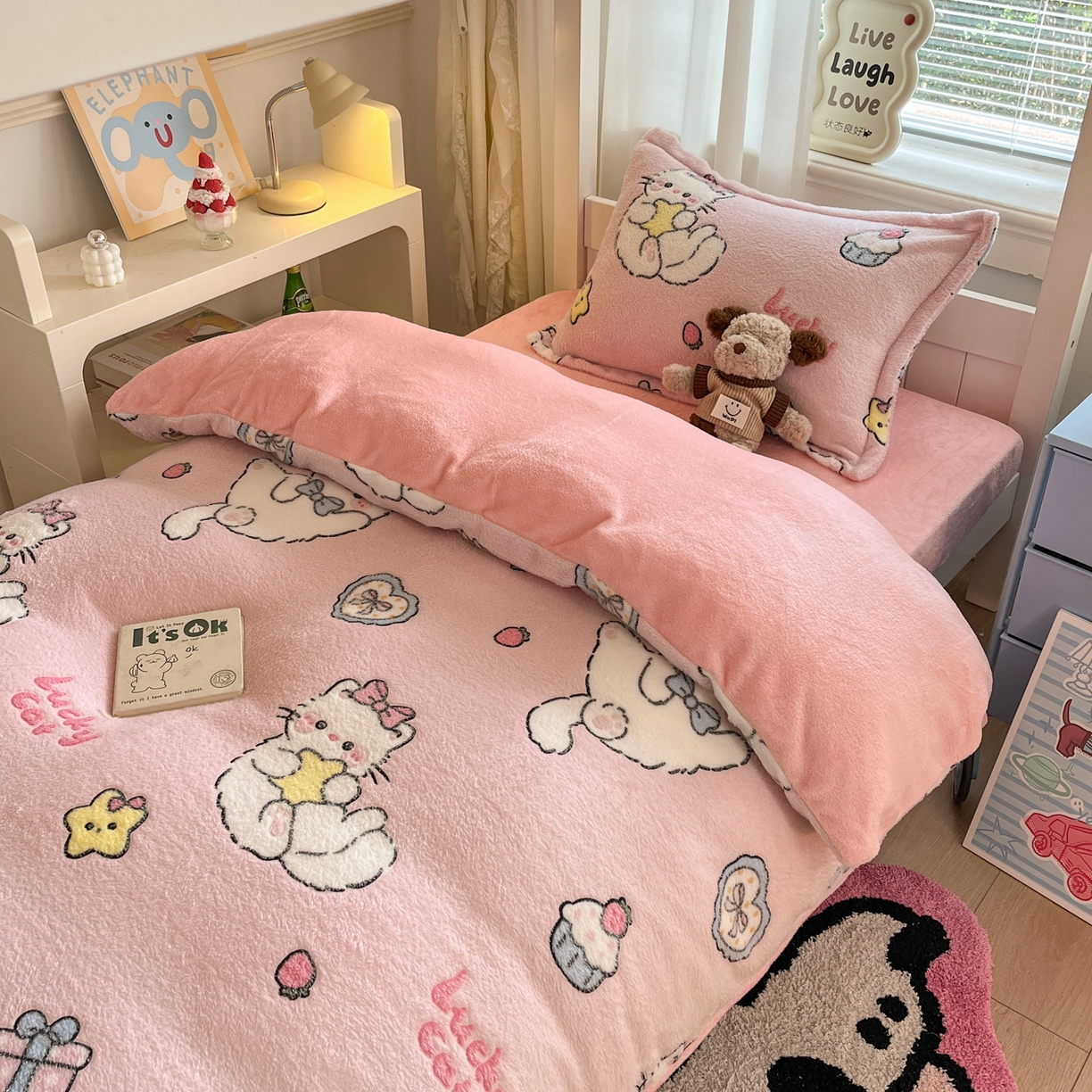 川悦生活 2025新款立体雪花绒印花四件套学生床系列二场景二 甜梦小猫