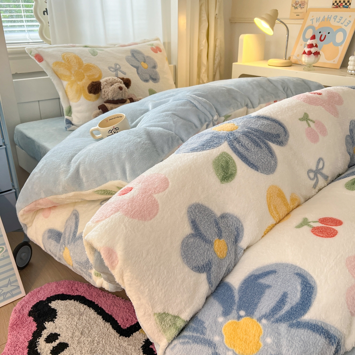 91家纺网 家纺一手货源 找家纺 川悦生活 2025新款立体雪花绒印花四件套学生床系列二场景二 半暖花朵