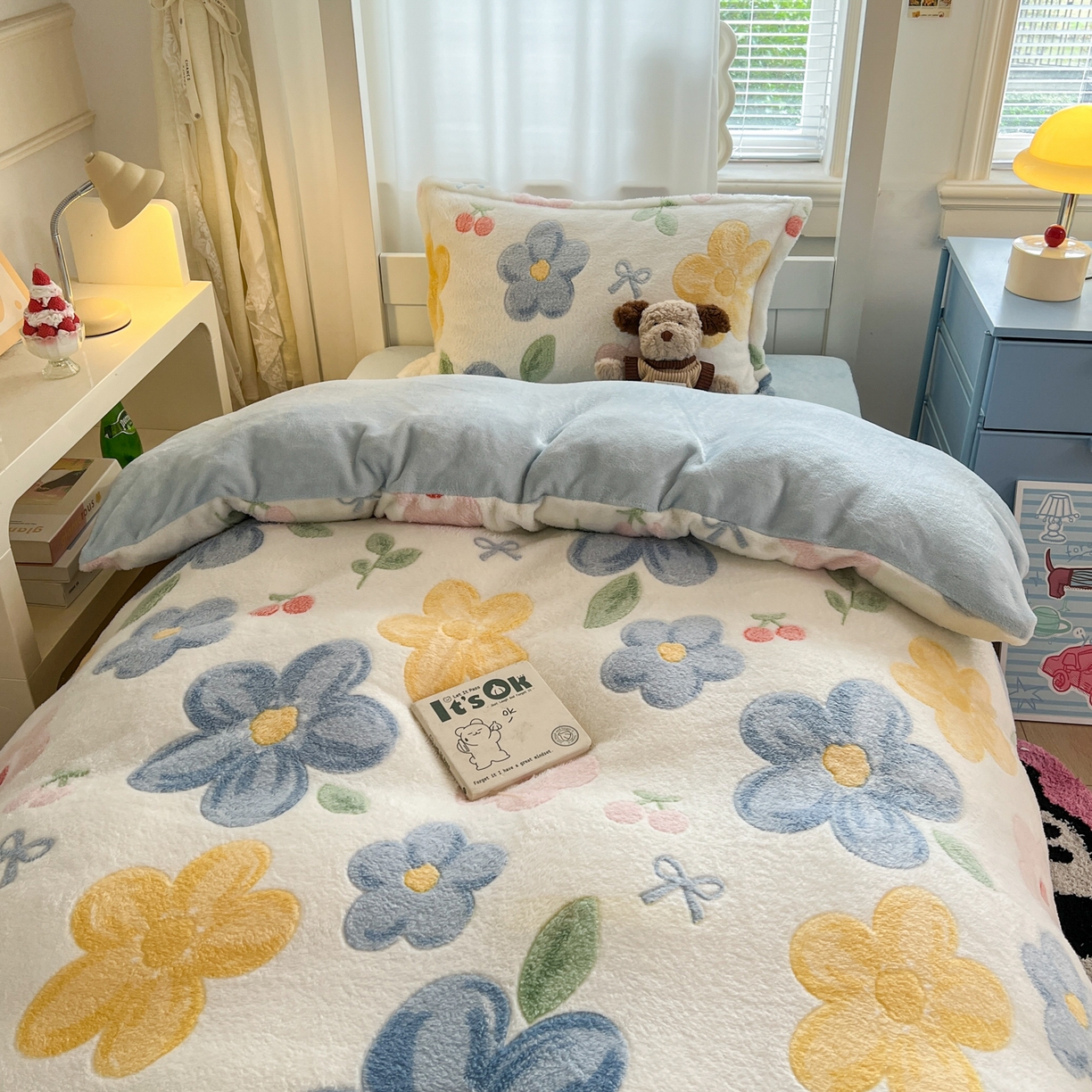 91家纺网 家纺一手货源 找家纺 川悦生活 2025新款立体雪花绒印花四件套学生床系列二场景二 半暖花朵