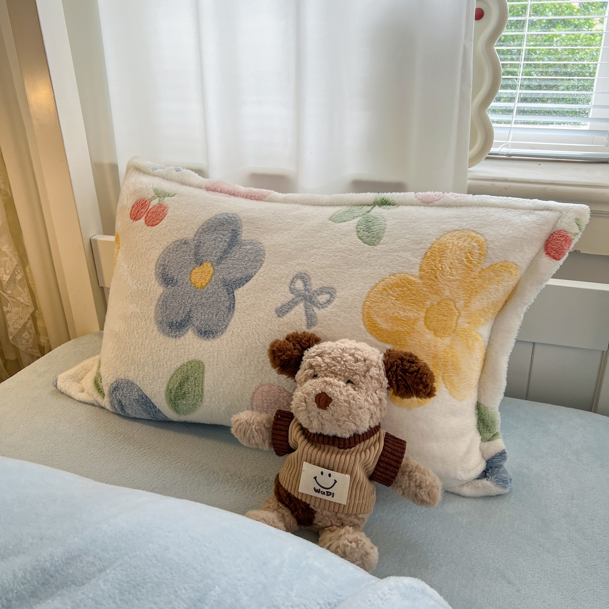 91家纺网 家纺一手货源 找家纺 川悦生活 2025新款立体雪花绒印花四件套学生床系列二场景二 半暖花朵