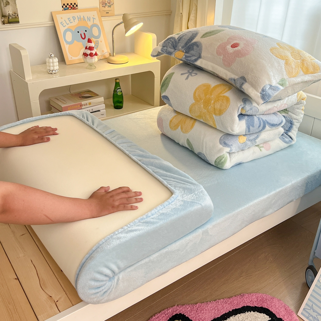 91家纺网 家纺一手货源 找家纺 川悦生活 2025新款立体雪花绒印花四件套学生床系列二场景二 半暖花朵