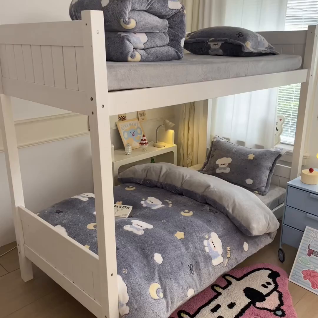 91家纺网 家纺一手货源 找家纺 川悦生活 2025新款立体雪花绒印花四件套学生床系列二场景二 星月小狗-灰