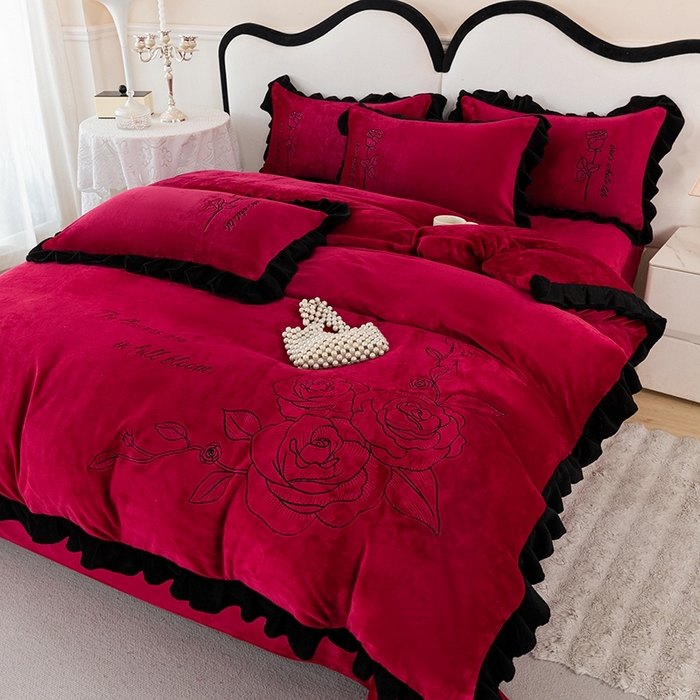 91家纺网 家纺一手货源 找家纺 （总）舒咪欧 2025新款加厚全消光全消光牛奶绒纯色法式刺绣花边款婚庆大红四件套