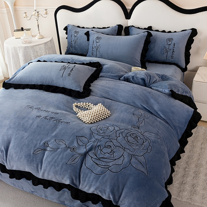 91家纺网 家纺一手货源 找家纺 （总）舒咪欧 2025新款加厚全消光全消光牛奶绒纯色法式刺绣花边款婚庆大红四件套