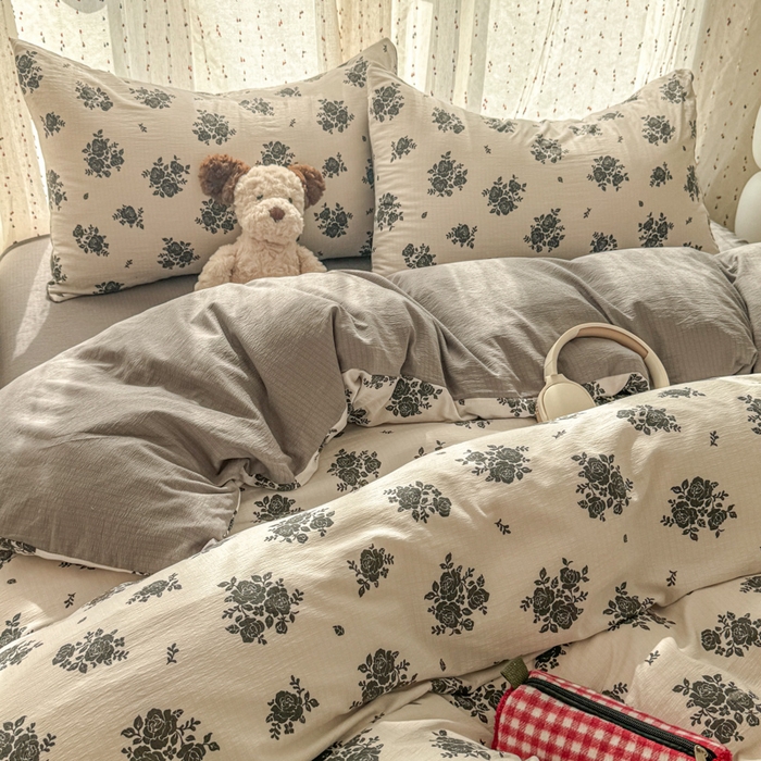 91家纺网 家纺一手货源 找家纺 艾特你 2025新款云感双层纱卡通萌趣四件套 遇见-华尔兹