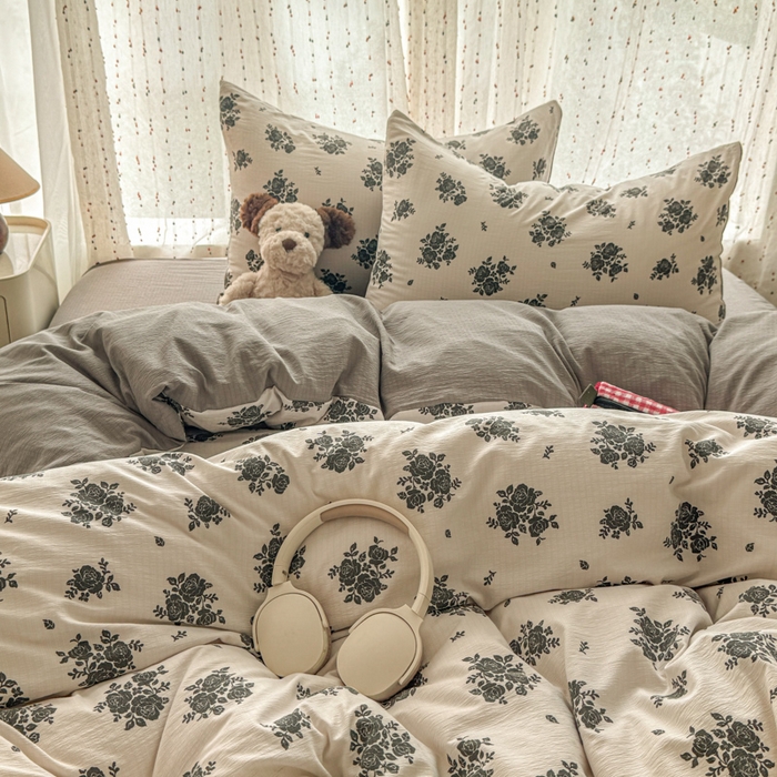 91家纺网 家纺一手货源 找家纺 艾特你 2025新款云感双层纱卡通萌趣四件套 遇见-华尔兹