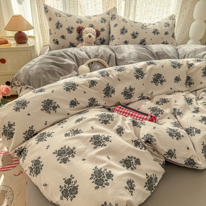 91家纺网 家纺一手货源 找家纺 艾特你 2025新款云感双层纱卡通萌趣四件套 遇见-华尔兹