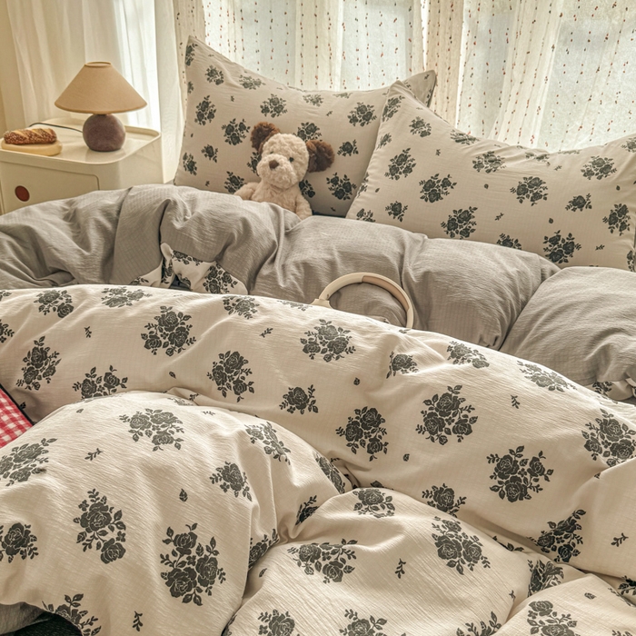 91家纺网 家纺一手货源 找家纺 艾特你 2025新款云感双层纱卡通萌趣四件套 遇见-华尔兹