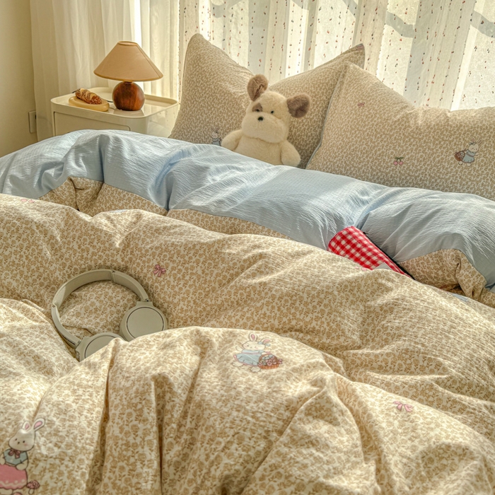 91家纺网 家纺一手货源 找家纺 艾特你 2025新款云感双层纱卡通萌趣四件套 遇见-樱桃小兔