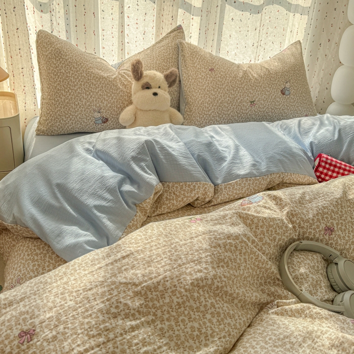 91家纺网 家纺一手货源 找家纺 艾特你 2025新款云感双层纱卡通萌趣四件套 遇见-樱桃小兔