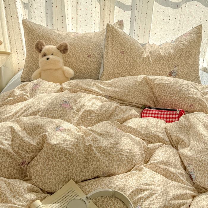 91家纺网 家纺一手货源 找家纺 艾特你 2025新款云感双层纱卡通萌趣四件套 遇见-樱桃小兔