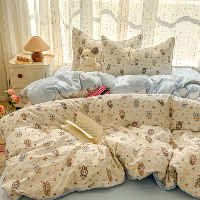 91家纺网 家纺一手货源 找家纺 艾特你 2025新款云感双层纱卡通萌趣四件套 遇见-涂鸦布布