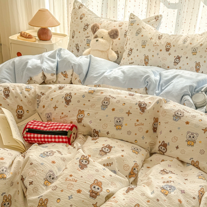 91家纺网 家纺一手货源 找家纺 艾特你 2025新款云感双层纱卡通萌趣四件套 遇见-涂鸦布布