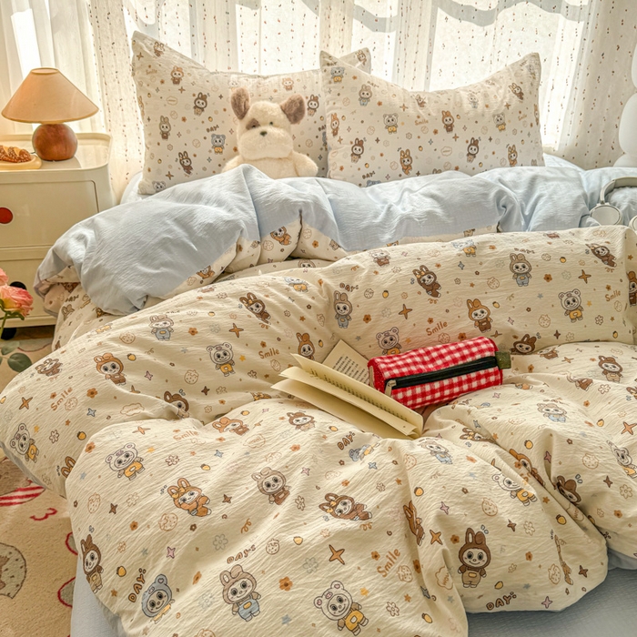 91家纺网 家纺一手货源 找家纺 艾特你 2025新款云感双层纱卡通萌趣四件套 遇见-涂鸦布布