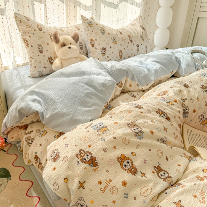 91家纺网 家纺一手货源 找家纺 艾特你 2025新款云感双层纱卡通萌趣四件套 遇见-涂鸦布布