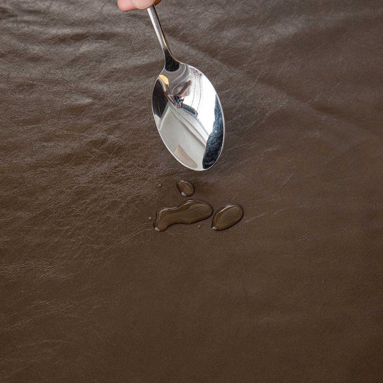 91家纺网 家纺一手货源 找家纺 沐沐家纺 2026新款油蜡皮桌布 棕色