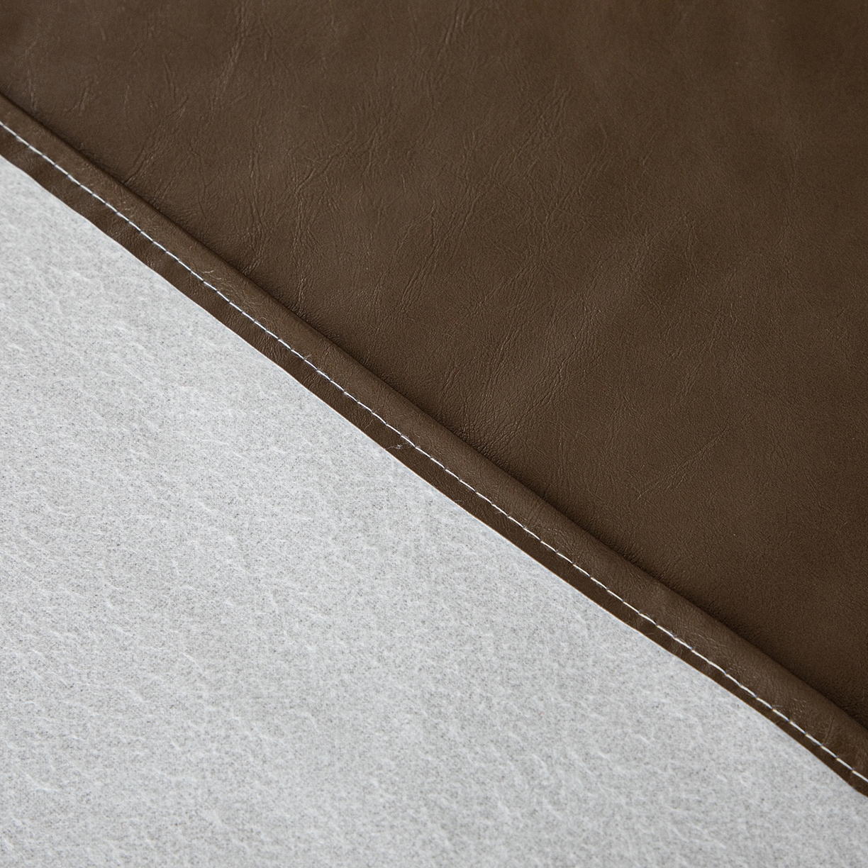 91家纺网 家纺一手货源 找家纺 沐沐家纺 2026新款油蜡皮桌布 棕色