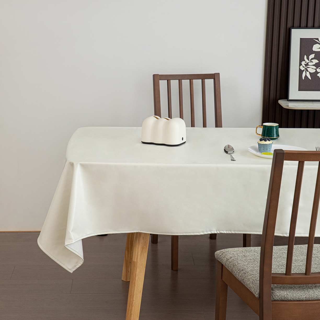 91家纺网 家纺一手货源 找家纺 沐沐家纺 2026新款油蜡皮桌布 白色