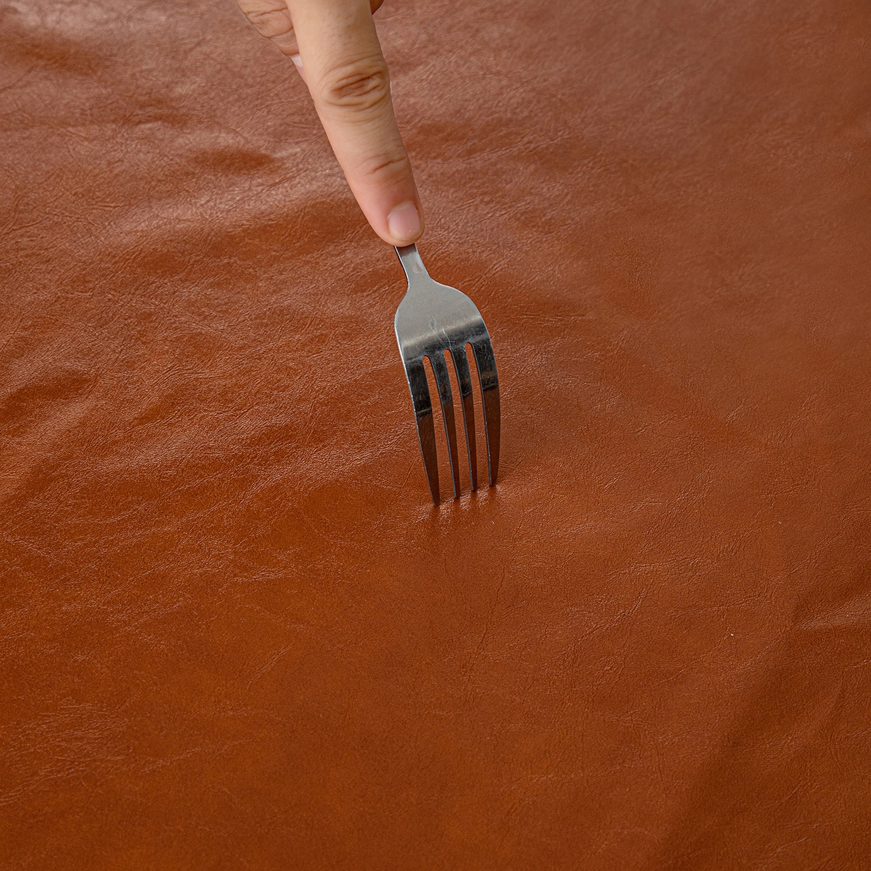 91家纺网 家纺一手货源 找家纺 沐沐家纺 2025新款油蜡皮桌布 橙色