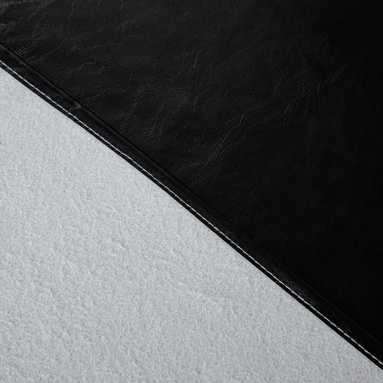 91家纺网 家纺一手货源 找家纺 沐沐家纺 2026新款油蜡皮桌布 黑色