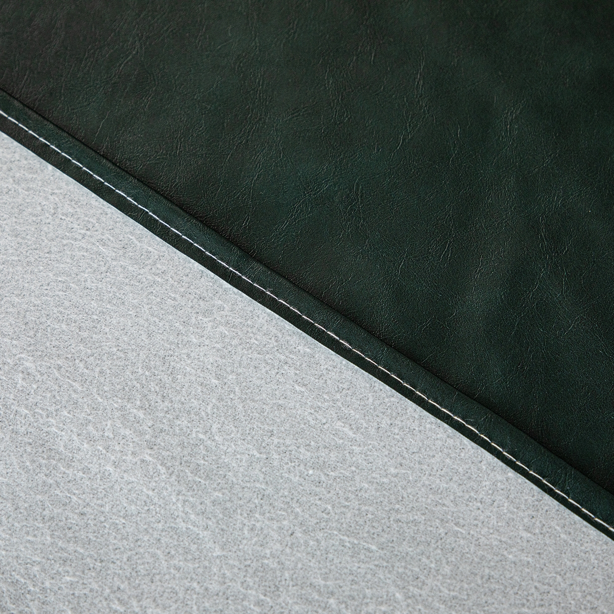 91家纺网 家纺一手货源 找家纺 沐沐家纺 2026新款油蜡皮桌布 墨绿