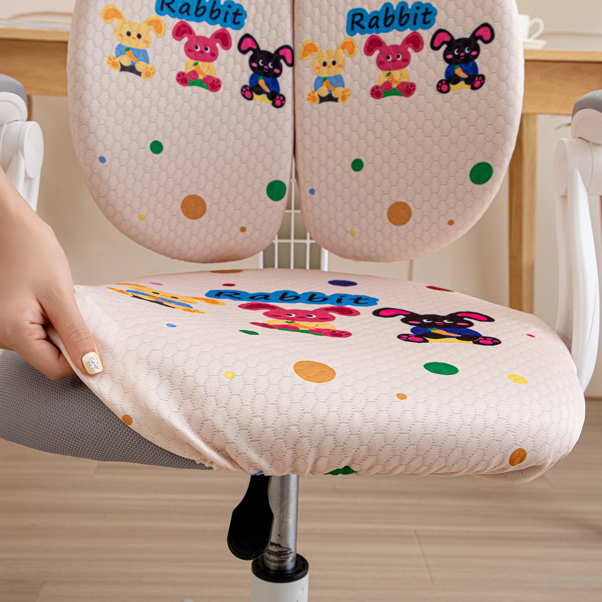 91家纺网 家纺一手货源 找家纺 沐沐家纺 2026新款冰豆豆学习椅套 彩虹兔兔