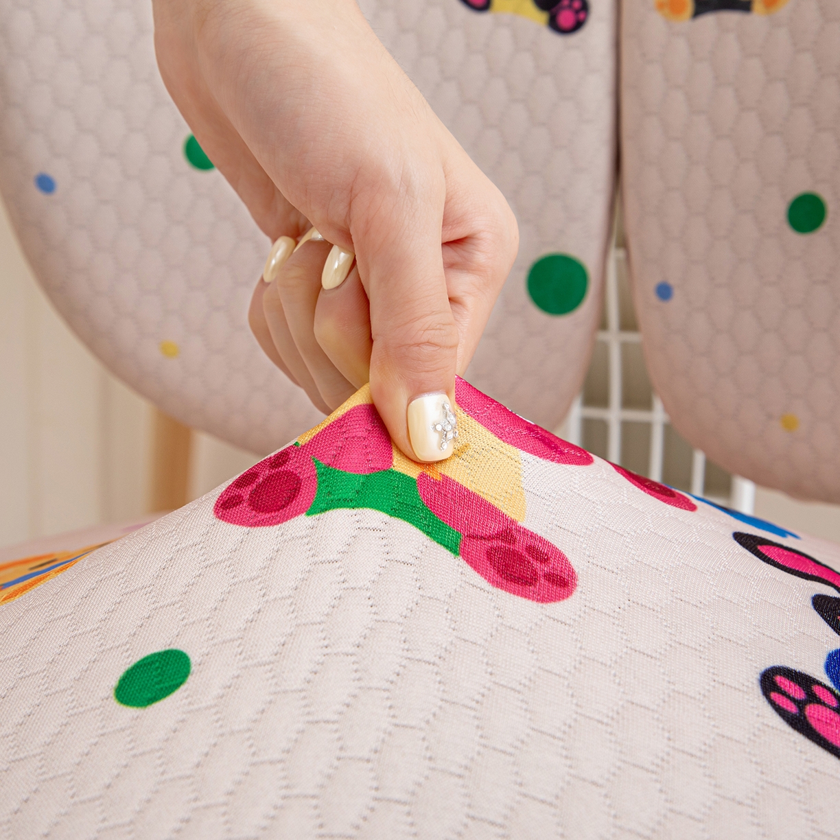 91家纺网 家纺一手货源 找家纺 沐沐家纺 2026新款冰豆豆学习椅套 彩虹兔兔