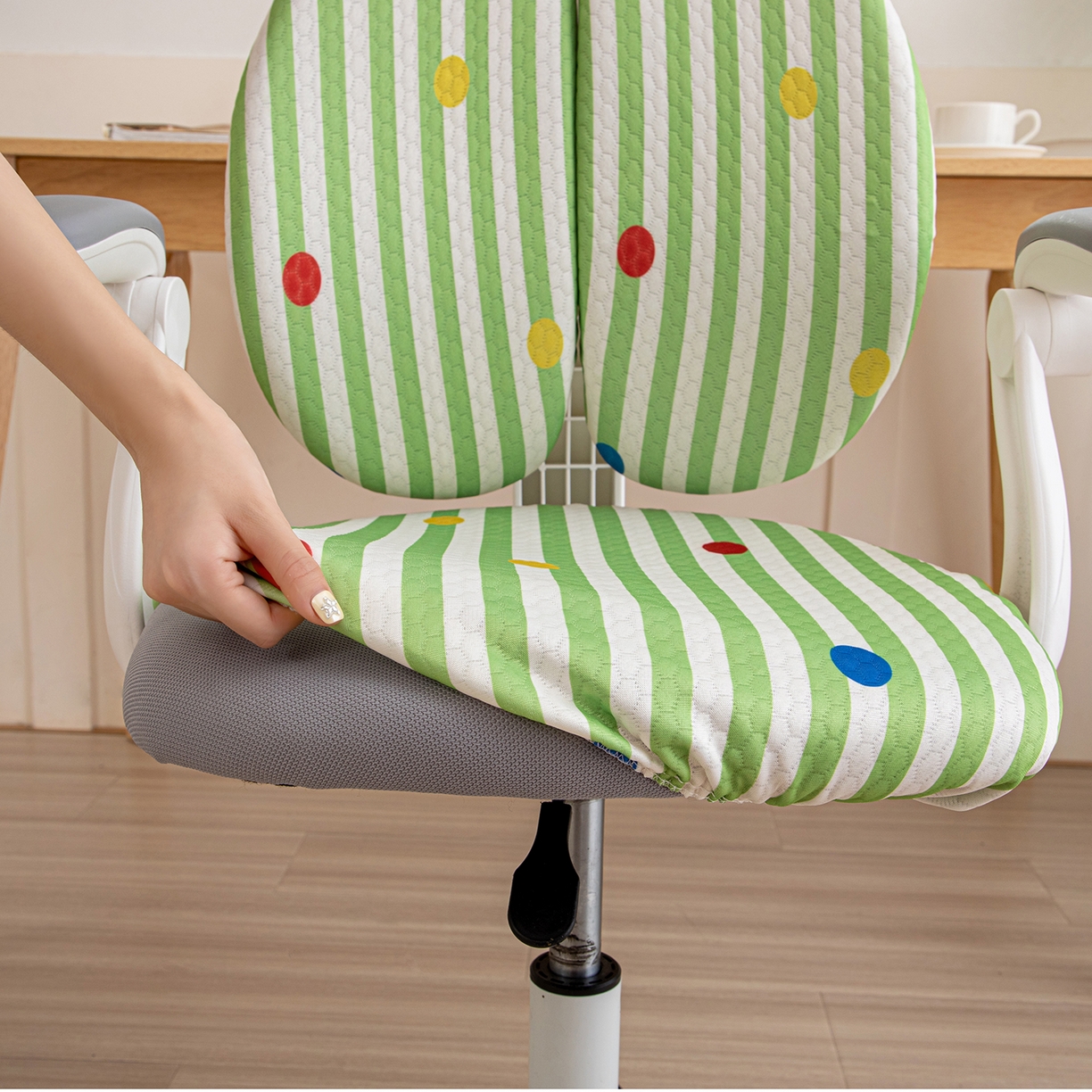 91家纺网 家纺一手货源 找家纺 沐沐家纺 2026新款冰豆豆学习椅套 彩色波点