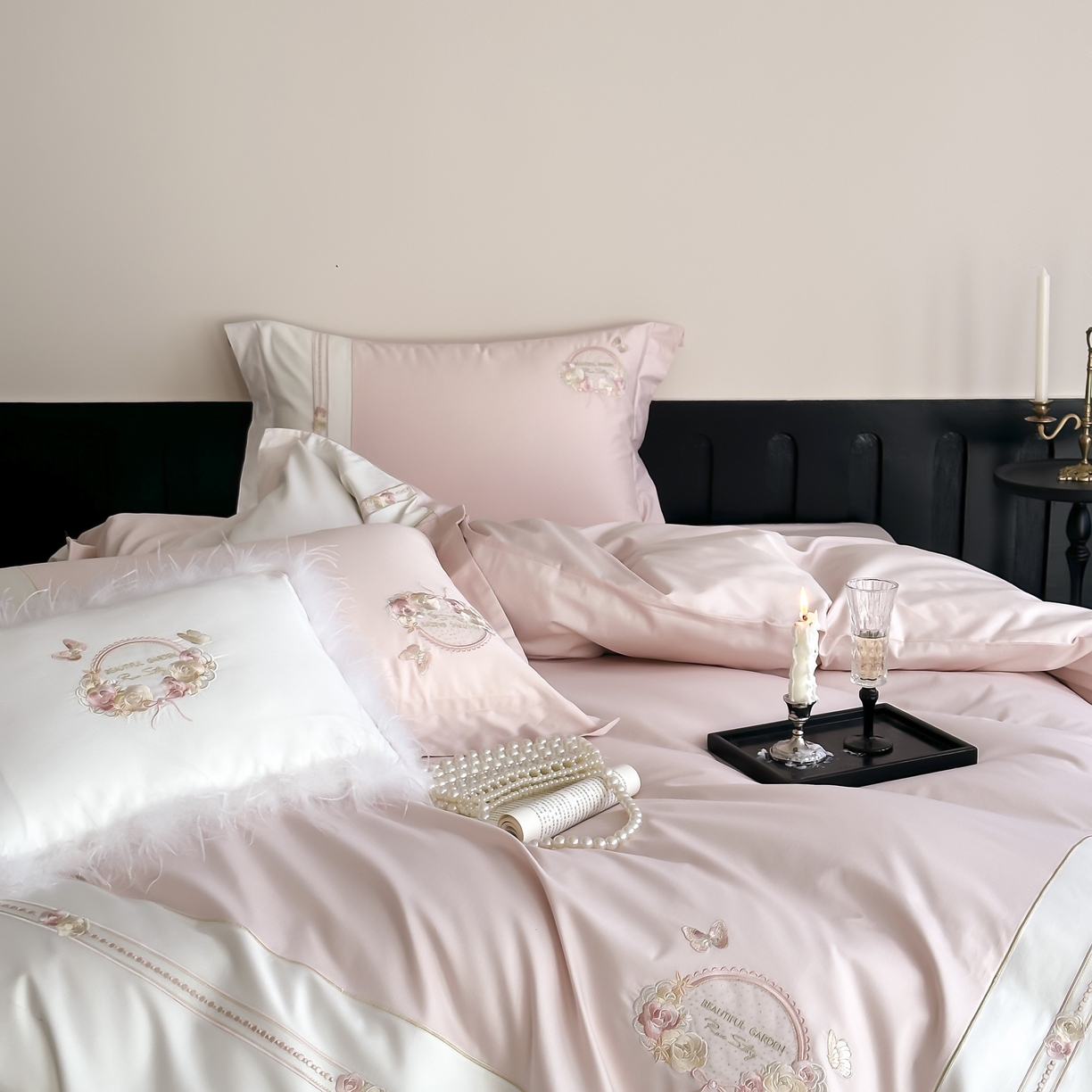 91家纺网 家纺一手货源 找家纺 初拾 2025新款100s全棉小法式刺绣四件套—美杜莎 美杜莎-少女粉