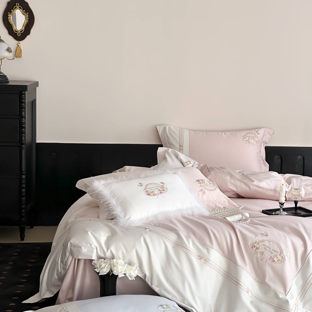 91家纺网 家纺一手货源 找家纺 初拾 2025新款100s全棉小法式刺绣四件套—美杜莎 美杜莎-少女粉