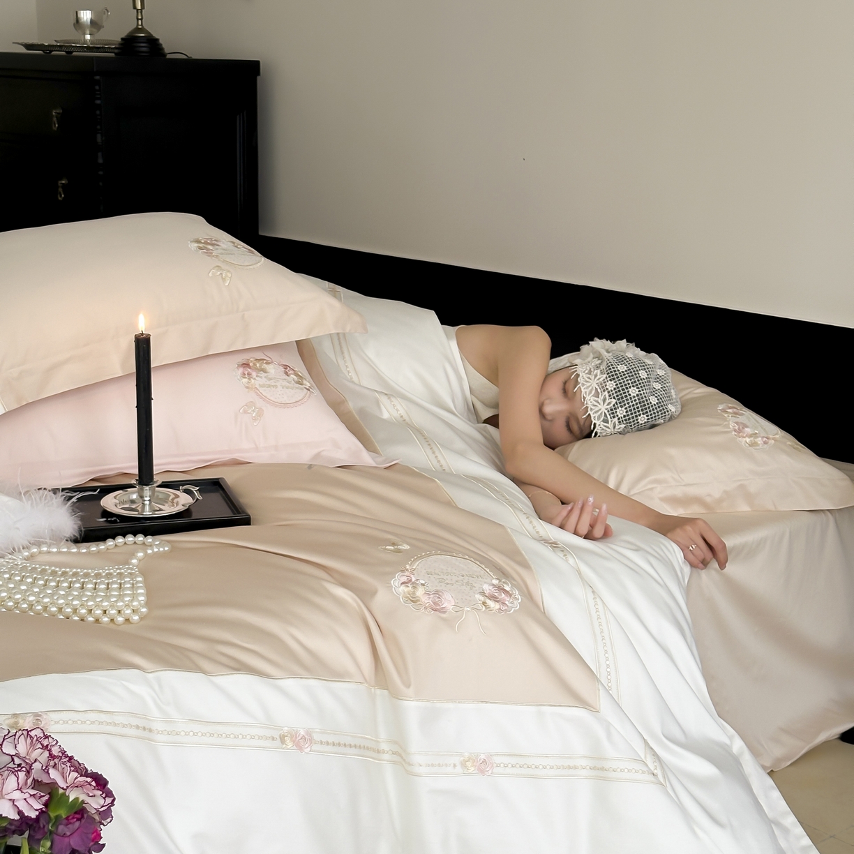 91家纺网 家纺一手货源 找家纺 初拾 2025新款100s全棉小法式刺绣四件套—美杜莎 美杜莎-香槟驼