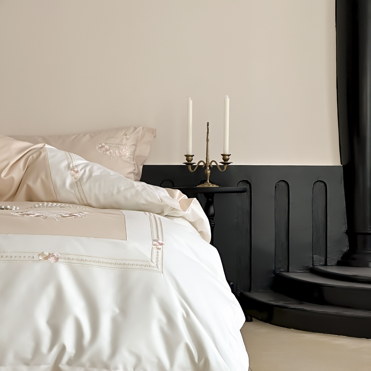 91家纺网 家纺一手货源 找家纺 初拾 2025新款100s全棉小法式刺绣四件套—美杜莎 美杜莎-香槟驼