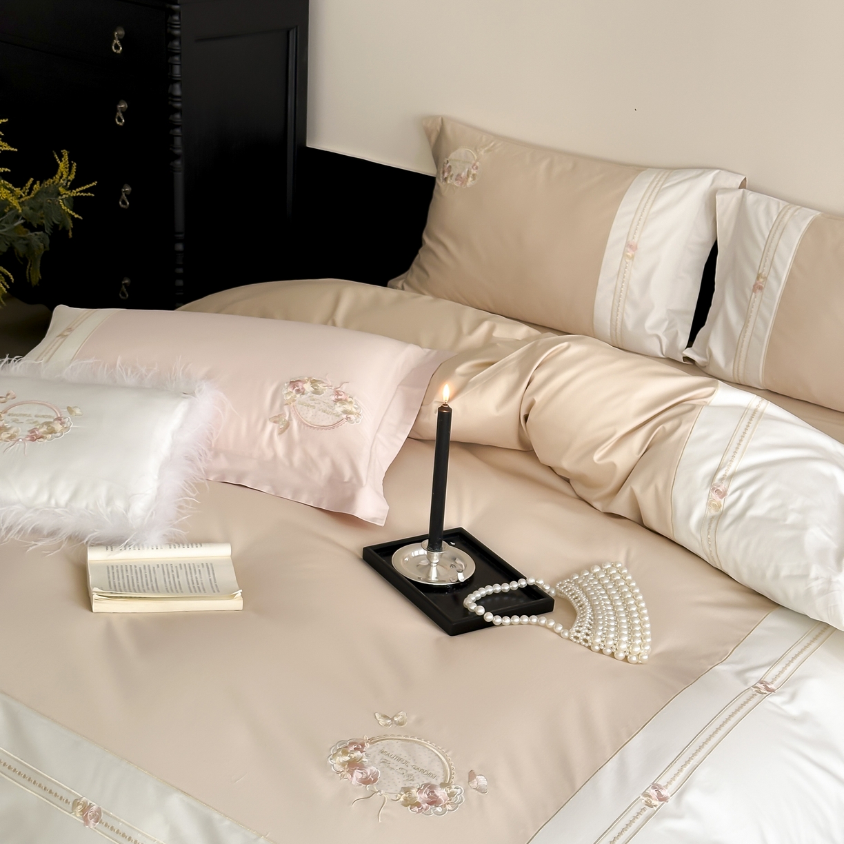 91家纺网 家纺一手货源 找家纺 初拾 2025新款100s全棉小法式刺绣四件套—美杜莎 美杜莎-香槟驼