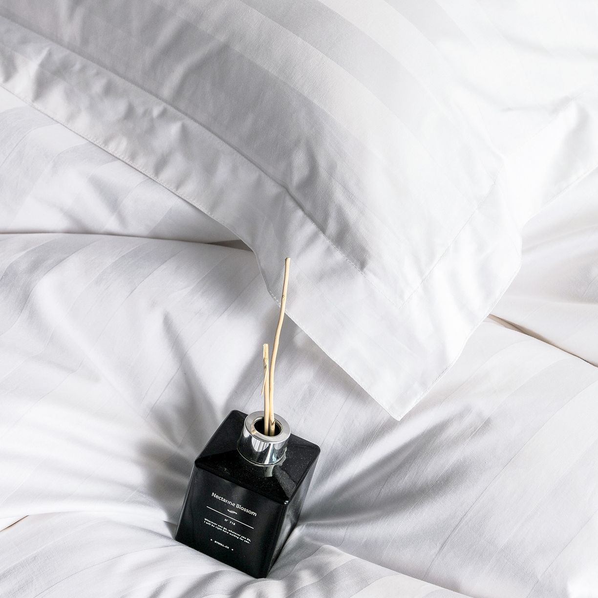 91家纺网 家纺一手货源 找家纺 澜昕 星级酒店床单被套床笠缎条纯棉四件套三件套 60*40暗纹缎条款可定制刺绣