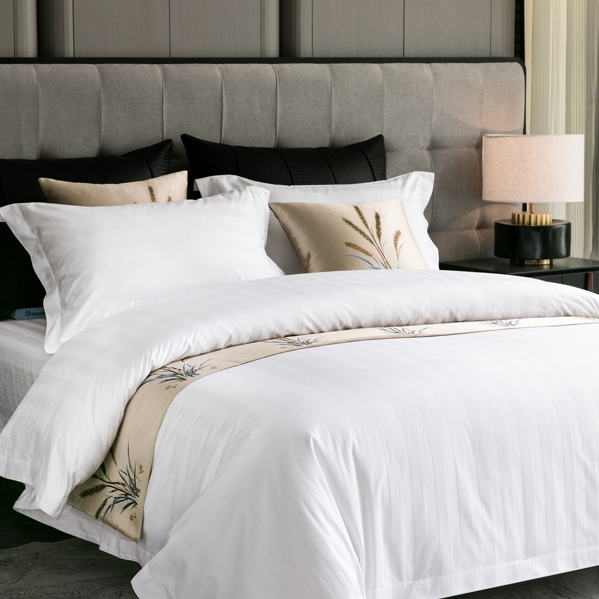 91家纺网 家纺一手货源 找家纺 澜昕 星级酒店床单被套床笠缎条纯棉四件套三件套 60*40暗纹缎条款可定制刺绣