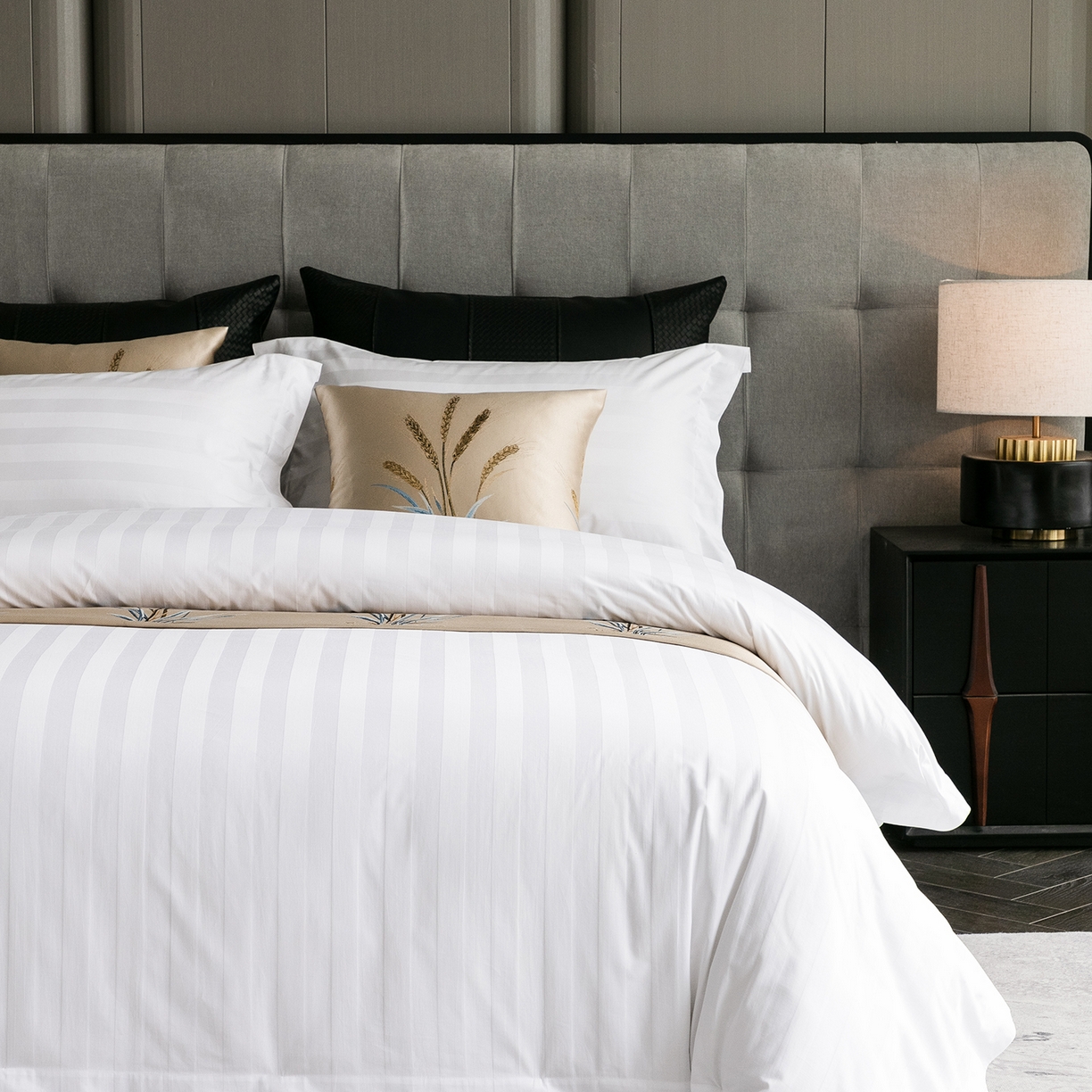 91家纺网 家纺一手货源 找家纺 澜昕 星级酒店床单被套床笠缎条纯棉四件套三件套 60*40暗纹缎条款可定制刺绣