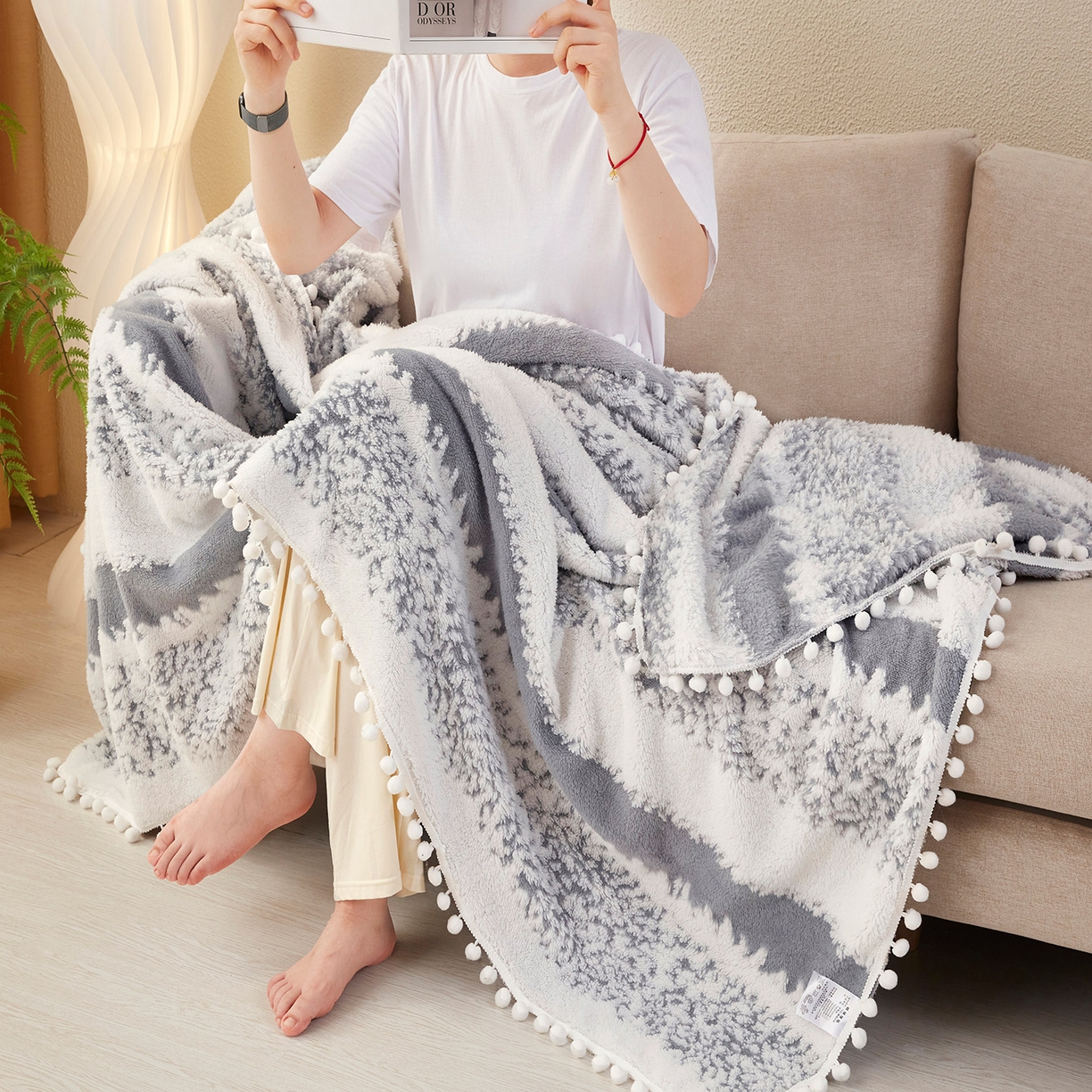 91家纺网 家纺一手货源 找家纺 肖恩毯业 2025新款阳离子双色提花雪球梦语小球毯 雪球梦语烟灰